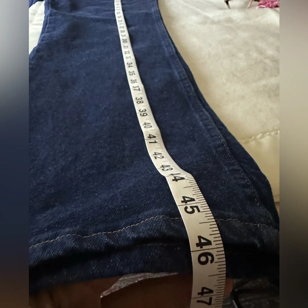 , wrangler, 42x32, 98% cotton, 2% spandex.